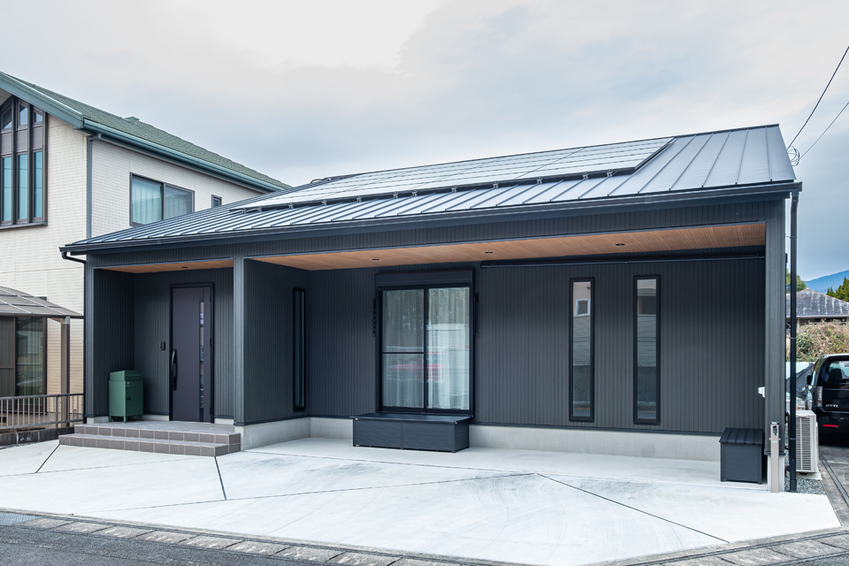 回遊動線にこだわった、勾配天井の開放的な平屋